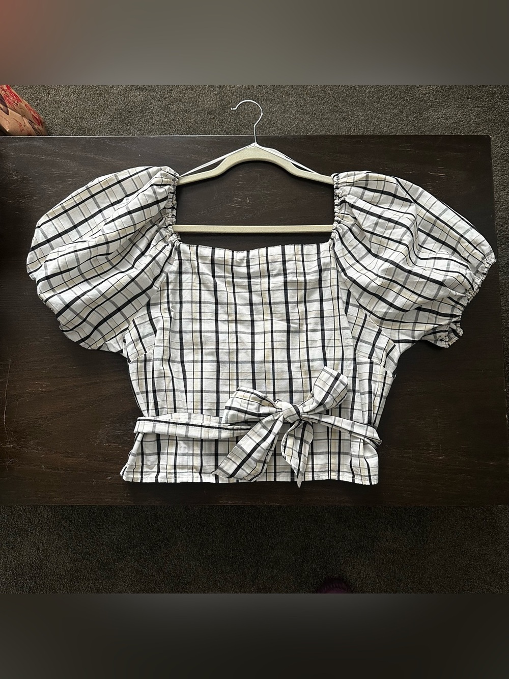 Levi's Black, Tan and White Plaid Puff-Sleeve Tie-Front Crop Top